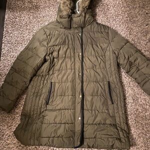 Preowned end woman’s old navy puffer coat green xxl